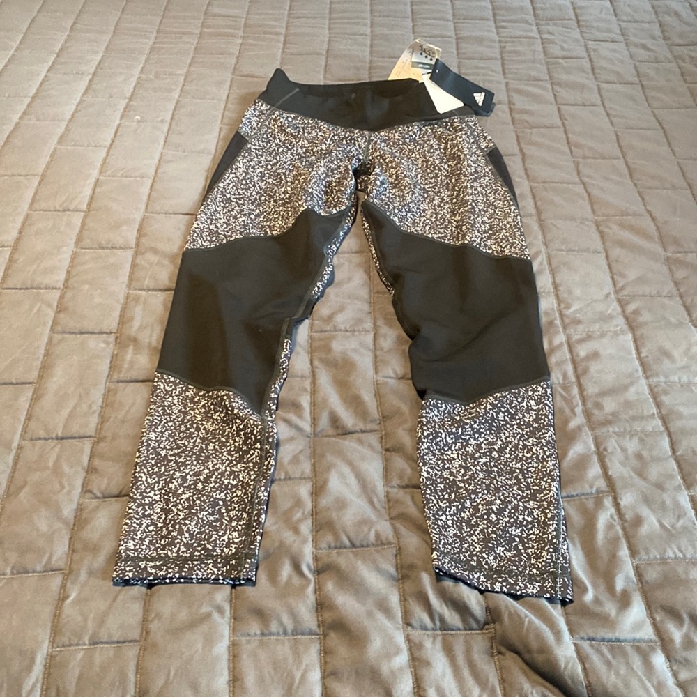 BNWT medium Adidas mid rise running tights key pocket in waist band